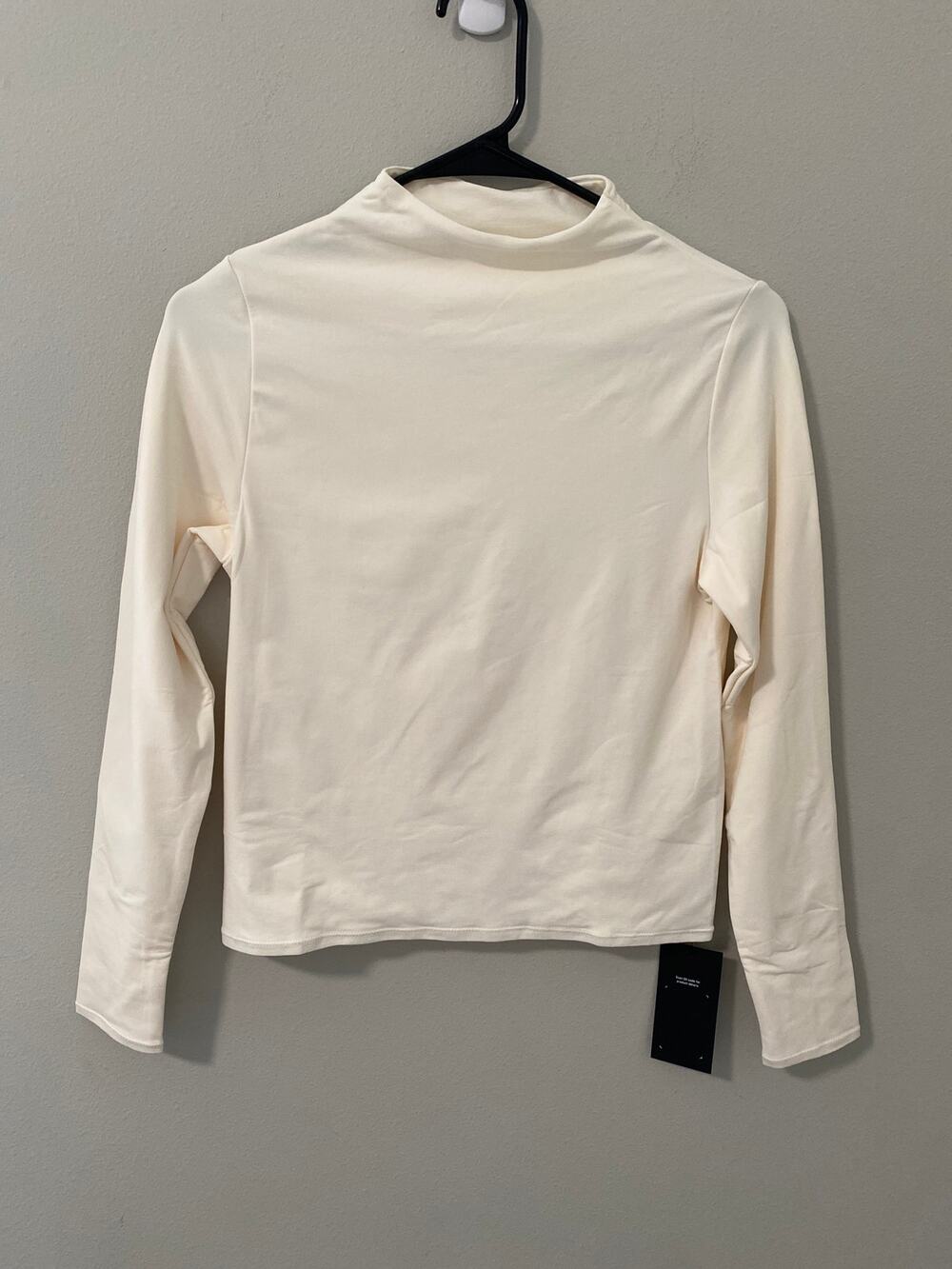 New Fabletics Double lined Women's Athletic Long Sleeve Fitted Shirt, Large